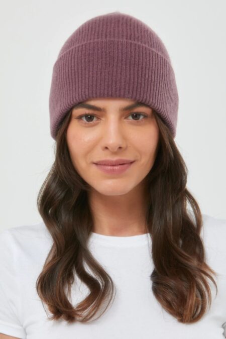 Cashmere Ribbed Beanie Hat in Berry