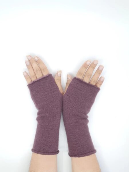 Cashmere Handwarmers in Berry