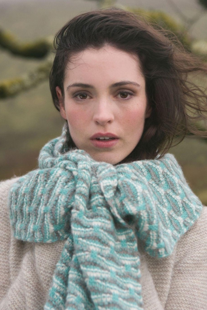 Peppermint Shell Stitch Wide Scarf